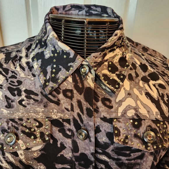 LAURE ASHLEY PETITE animal print jacket with rhinestones.  Size PM. Fully lined - Picture 3 of 7
